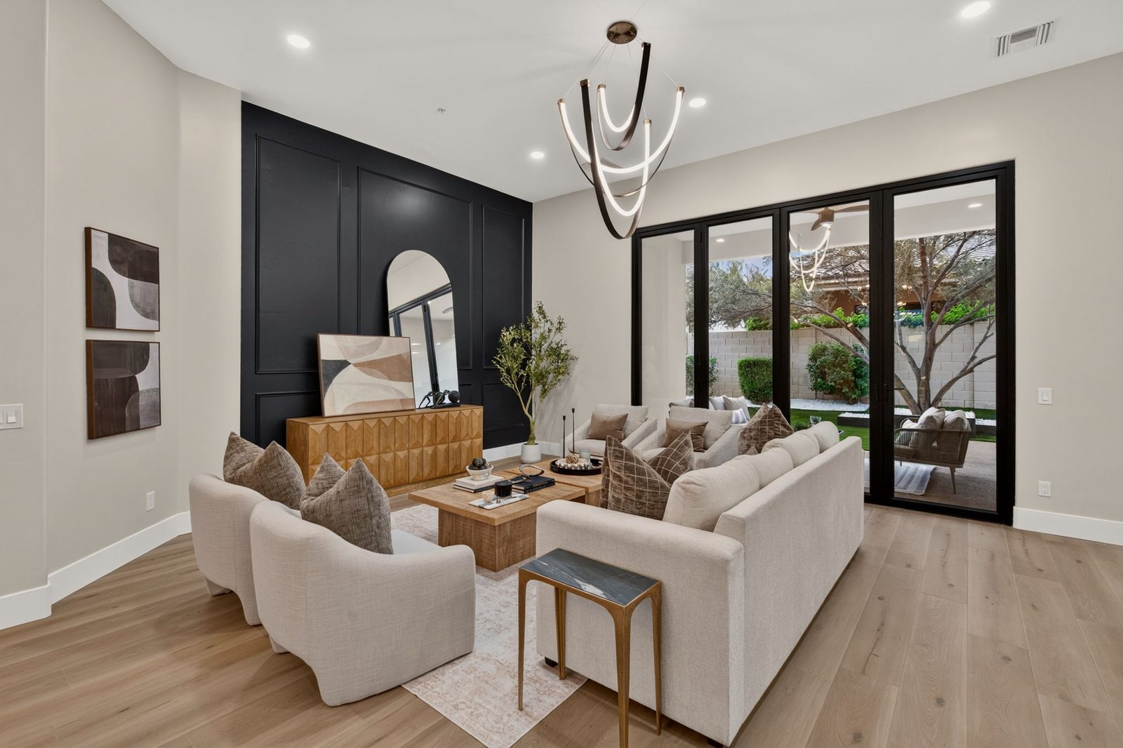 7238 E Lupine Avenue, living room