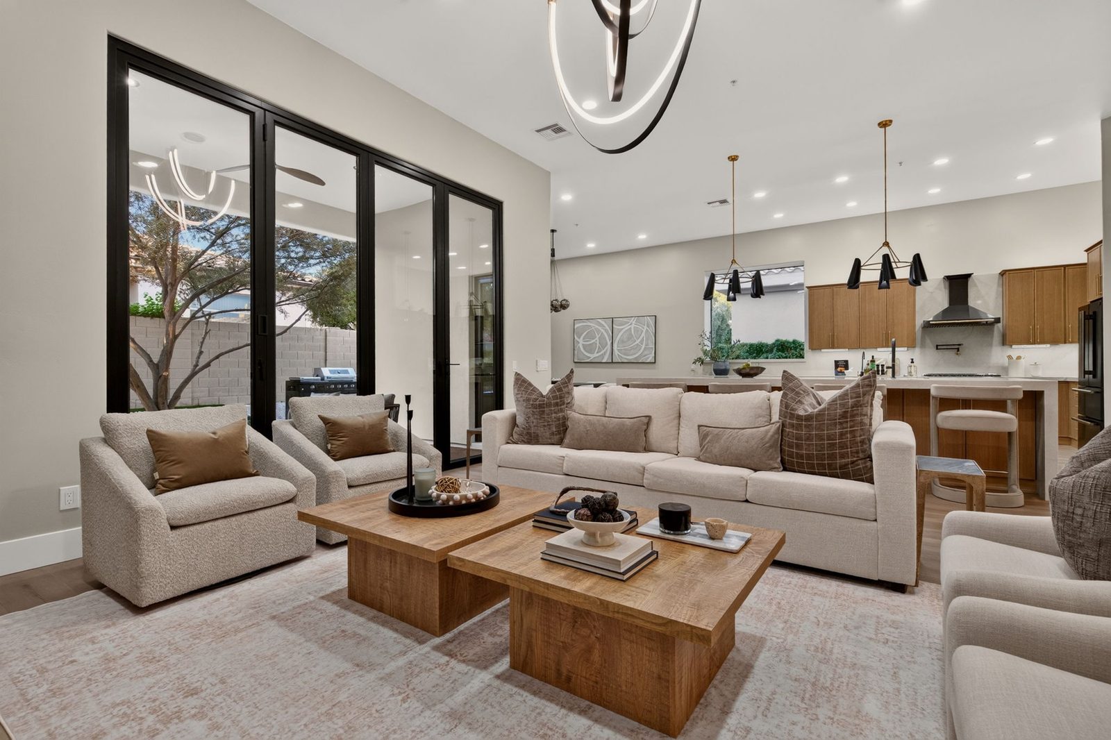 7238 E Lupine Avenue, living room and entry