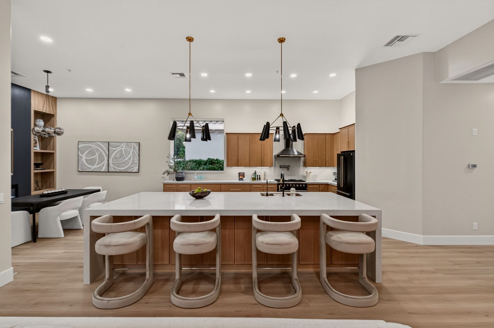 7238 E Lupine Avenue, island seating