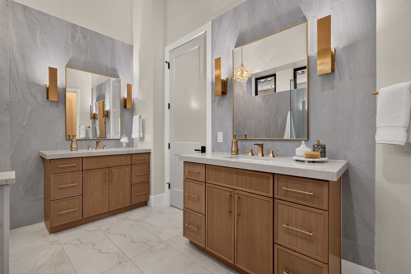 7238 E Lupine Avenue, primary vanity