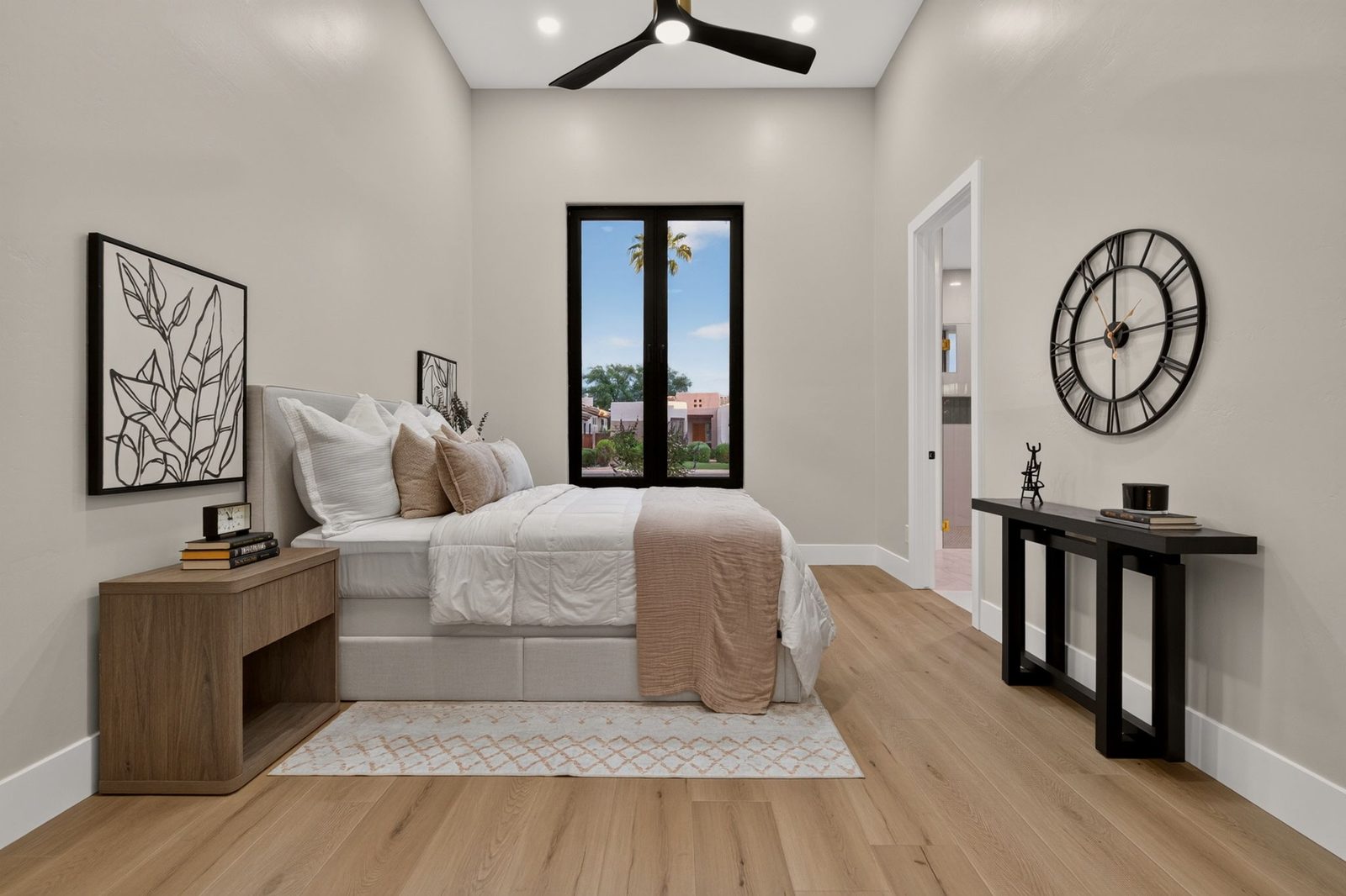 7238 E Lupine Avenue, second primary suite