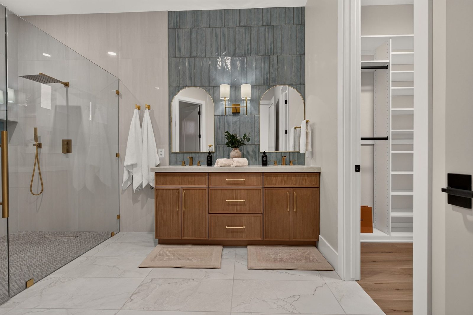 7238 E Lupine Avenue, guest bathroom