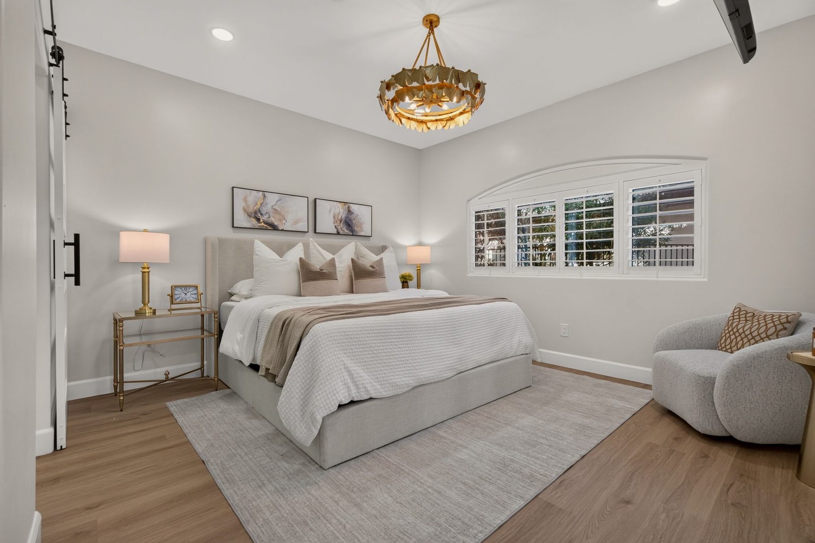 8653 E Royal Palm Road #1019, primary suite