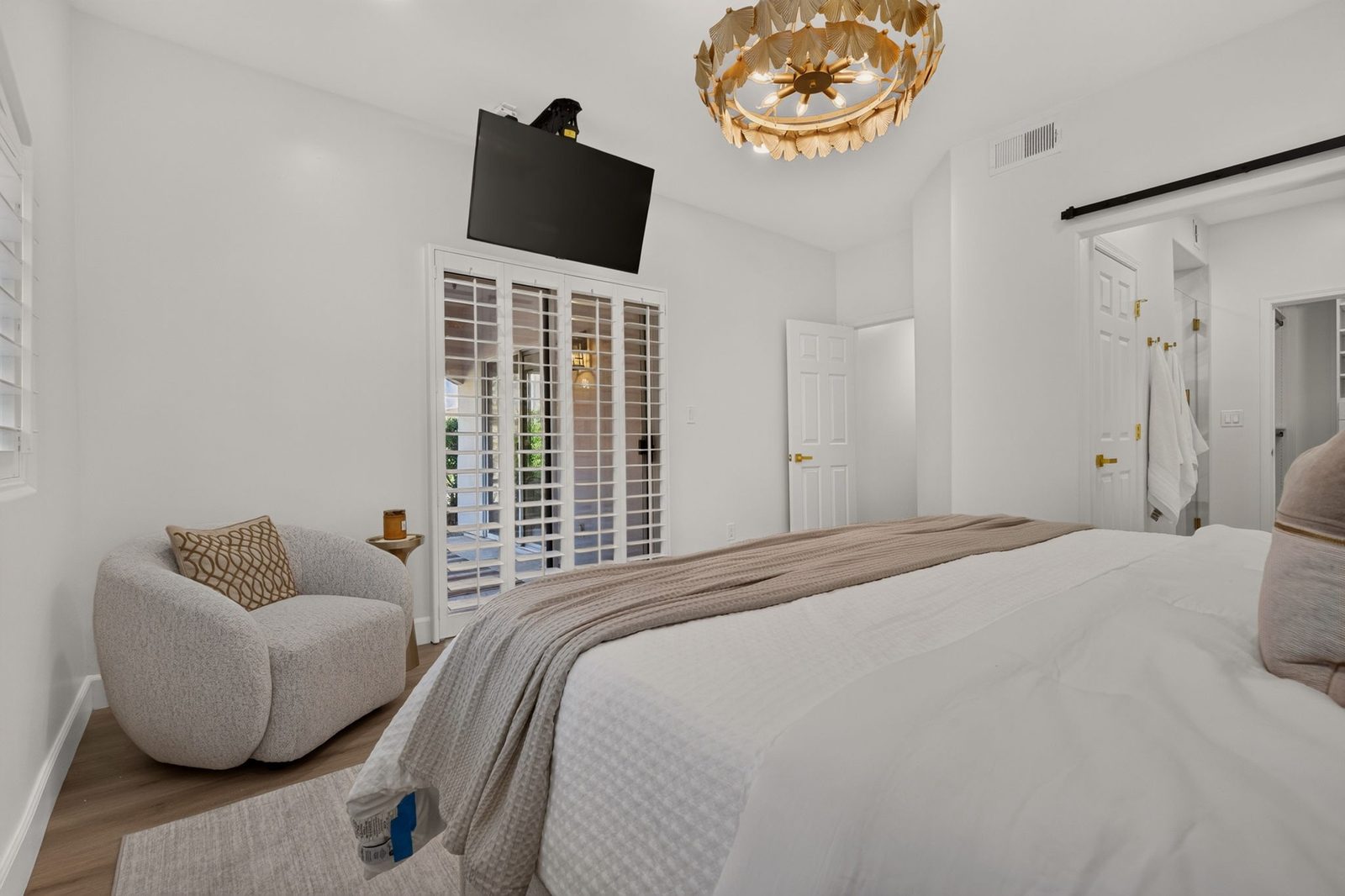 8653 E Royal Palm Road #1019, primary suite