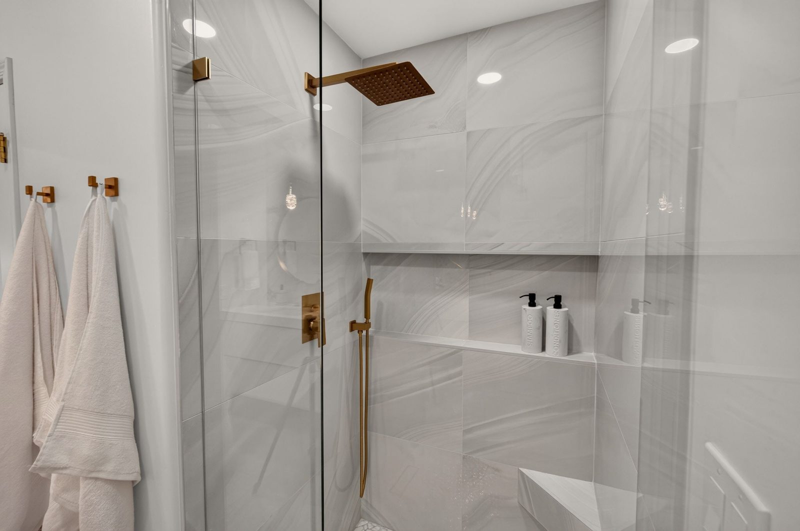 8653 E Royal Palm Road #1019, walk in shower