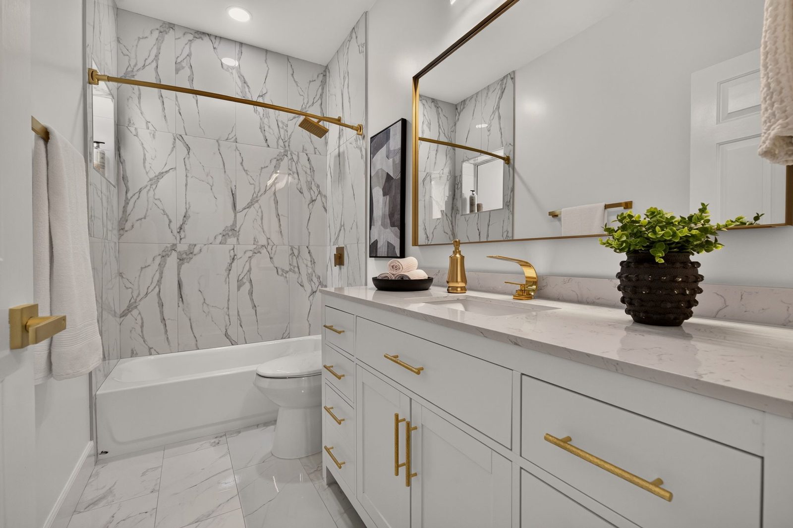 8653 E Royal Palm Road #1019, guest bathroom