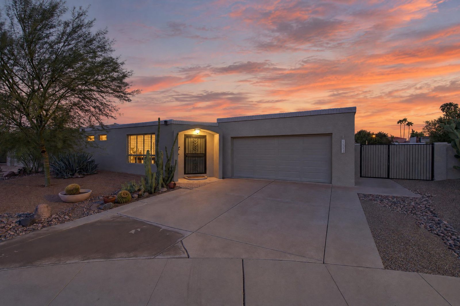 7513 N Via De Manana, front elevation at dusk