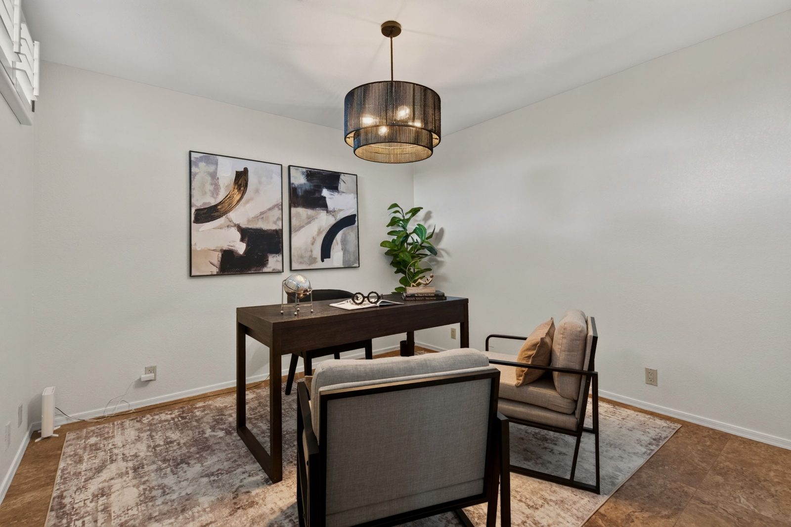 7513 N Via De Manana, dining area